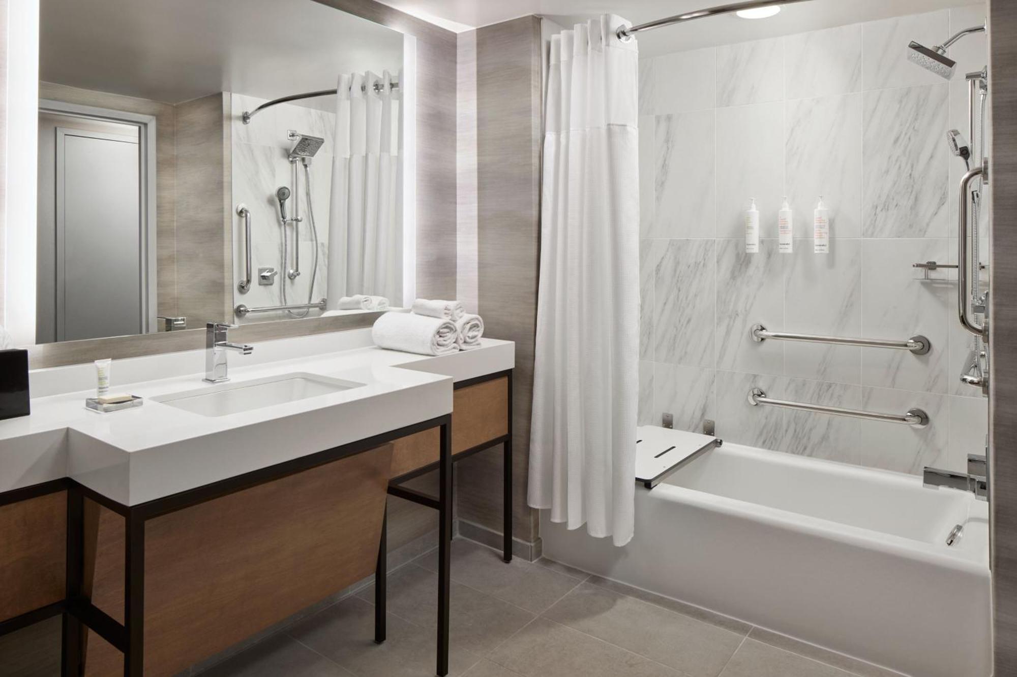 Отель Washington Marriott At Metro Center Экстерьер фото